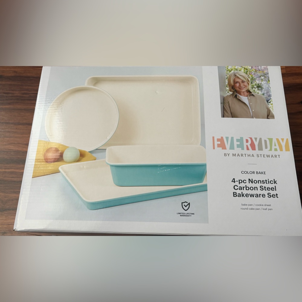 Martha Stewart Everyday 4-Pc Nonstick Carbon Steel Bakeware Set - Cream and Blue